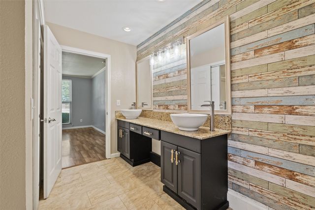 2830 Oak Creek Drive, Paris, TX 75462