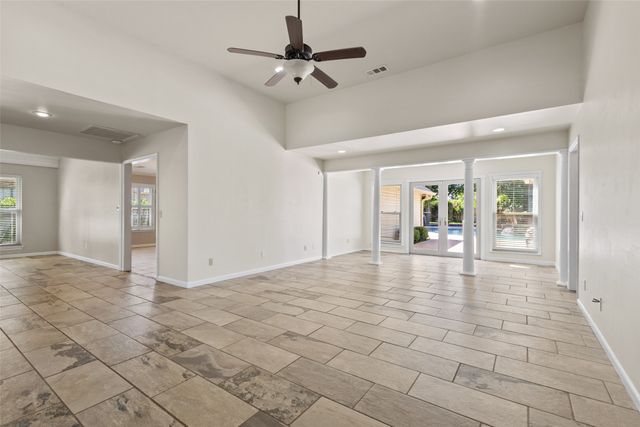 2830 Oak Creek Drive, Paris, TX 75462