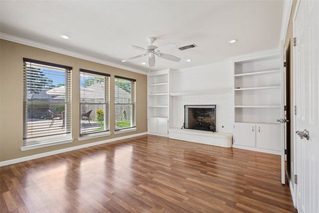 2830 Oak Creek Drive, Paris, TX 75462