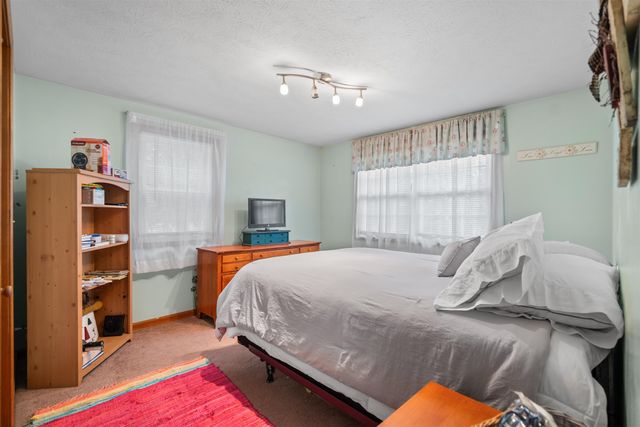 29 Golden Gate Drive, Hooksett, NH 03106