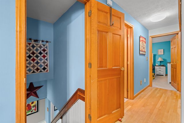 29 Golden Gate Drive, Hooksett, NH 03106