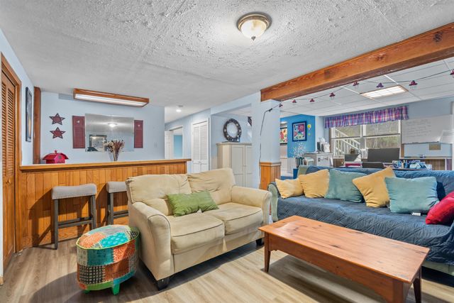 29 Golden Gate Drive, Hooksett, NH 03106