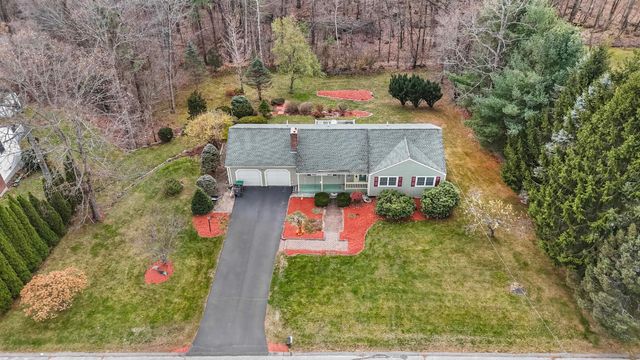 29 Golden Gate Drive, Hooksett, NH 03106