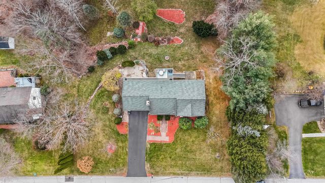 29 Golden Gate Drive, Hooksett, NH 03106