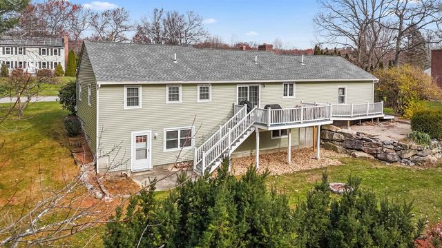 29 Golden Gate Drive, Hooksett, NH 03106