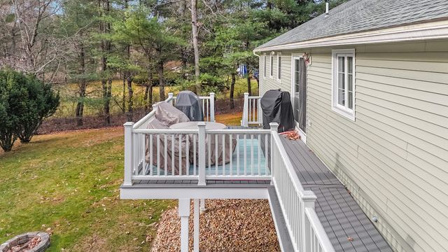 29 Golden Gate Drive, Hooksett, NH 03106