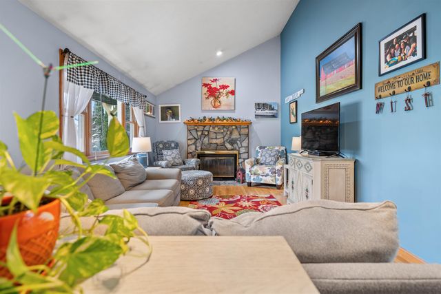 29 Golden Gate Drive, Hooksett, NH 03106