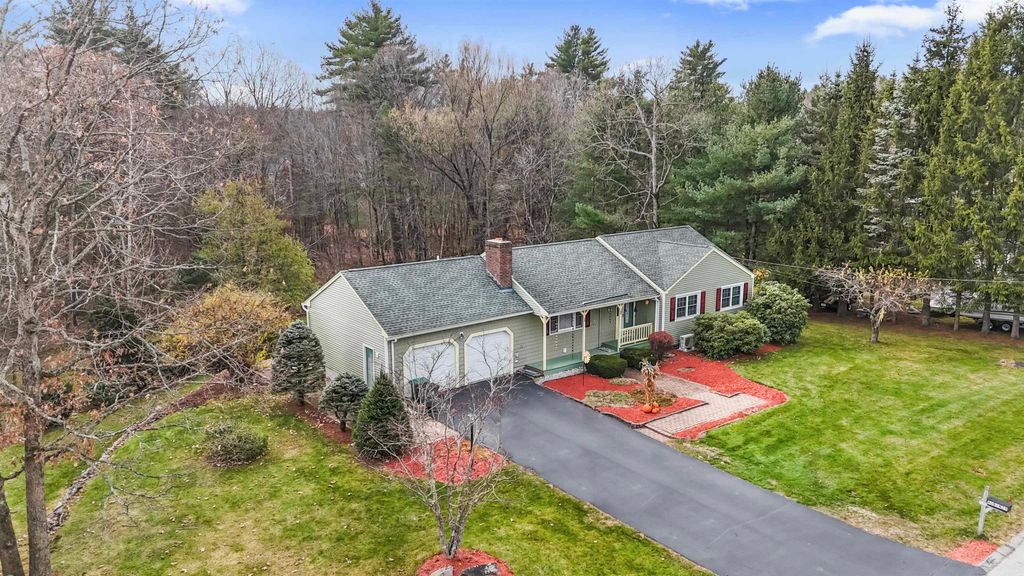 29 Golden Gate Drive, Hooksett, NH 03106