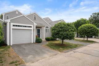 905 Village Ln 905, Bellingham, MA 02019