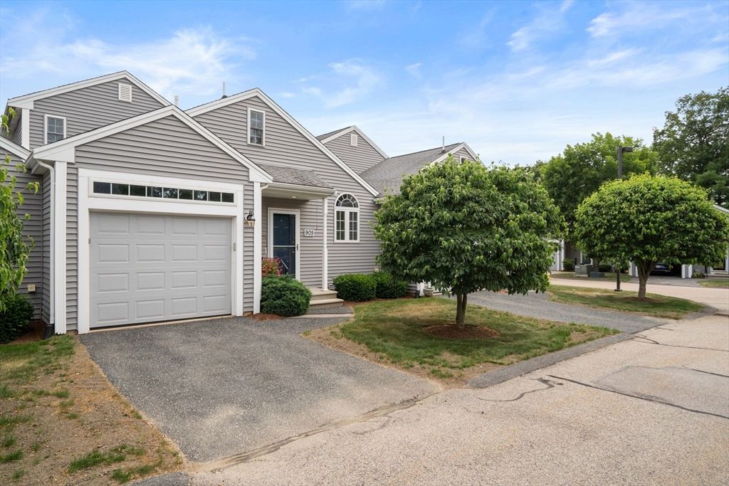 905 Village Ln 905, Bellingham, MA 02019