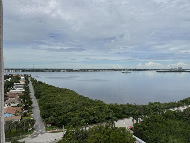4200 N OCEAN Drive 2-1705, Singer Island, FL 33404