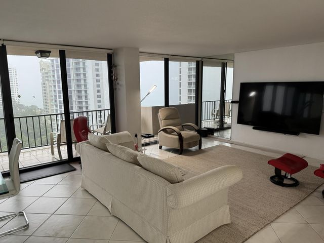 4200 N OCEAN Drive 2-1705, Singer Island, FL 33404