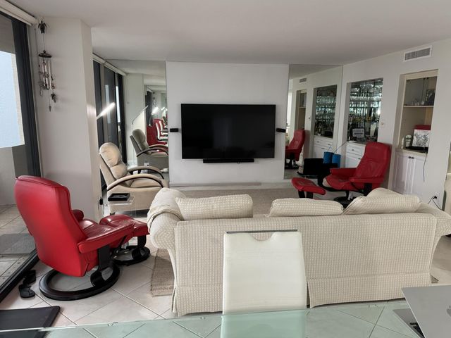 4200 N OCEAN Drive 2-1705, Singer Island, FL 33404