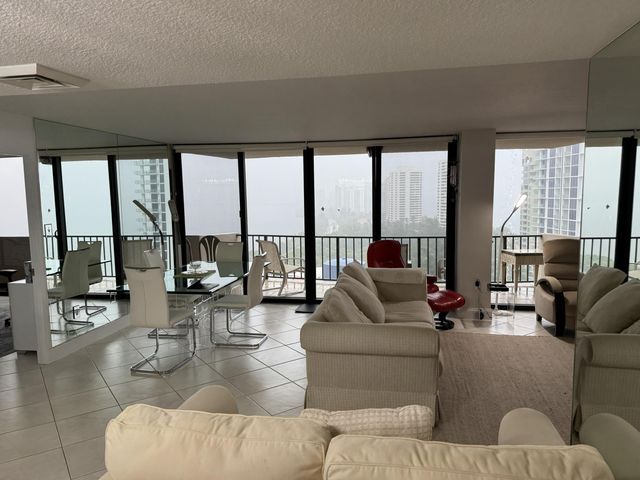 4200 N OCEAN Drive 2-1705, Singer Island, FL 33404