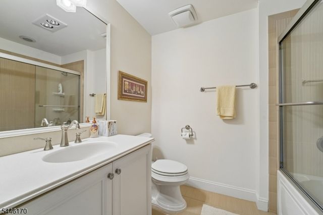 1 Roehm Ct, West Orange Twp., NJ 07052