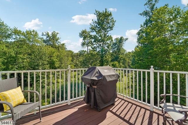 1 Roehm Ct, West Orange Twp., NJ 07052