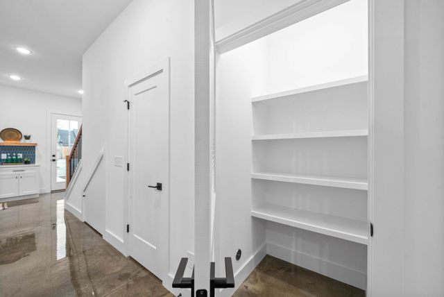 684 Anderson Ln, Madison, TN 37115