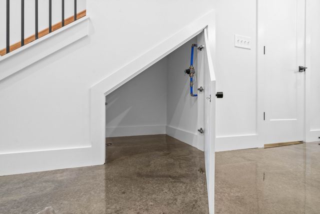 684 Anderson Ln, Madison, TN 37115