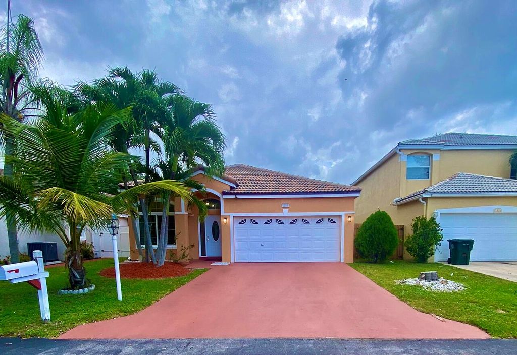 235 Wedgewood Circle, Greenacres, FL 33463