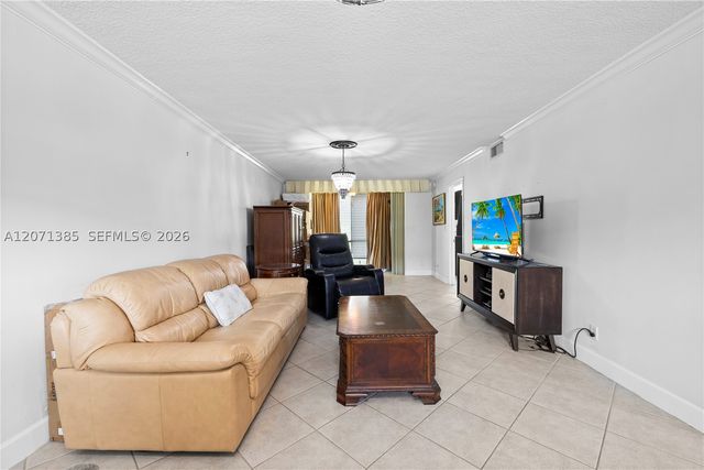 811 S Hollybrook Dr 105, Pembroke Pines, FL 33025