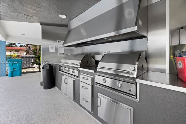 811 S Hollybrook Dr 105, Pembroke Pines, FL 33025