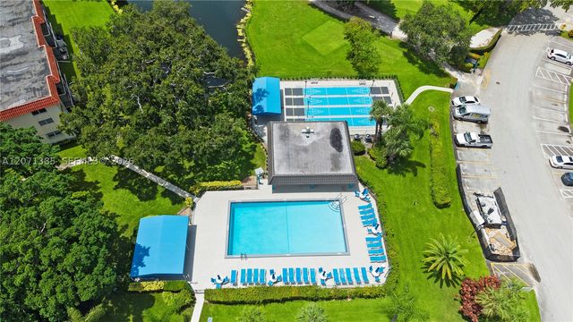 811 S Hollybrook Dr 105, Pembroke Pines, FL 33025