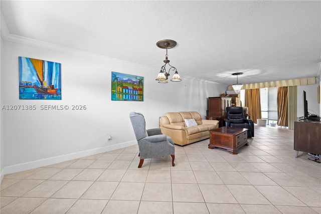 811 S Hollybrook Dr 105, Pembroke Pines, FL 33025
