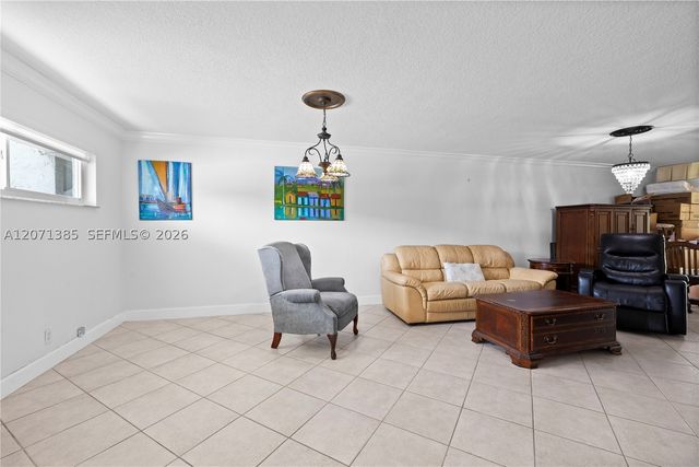 811 S Hollybrook Dr 105, Pembroke Pines, FL 33025