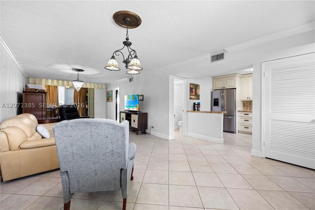 811 S Hollybrook Dr 105, Pembroke Pines, FL 33025