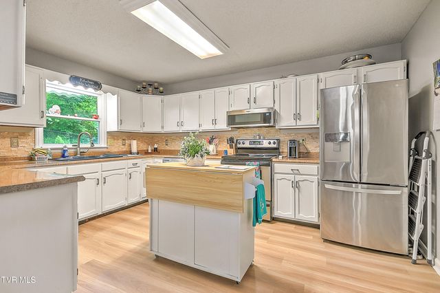1020 Cox Trail Place, Kingsport, TN 37660