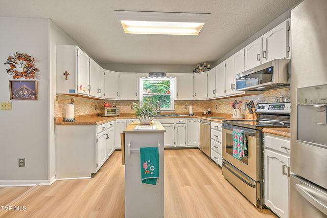 1020 Cox Trail Place, Kingsport, TN 37660