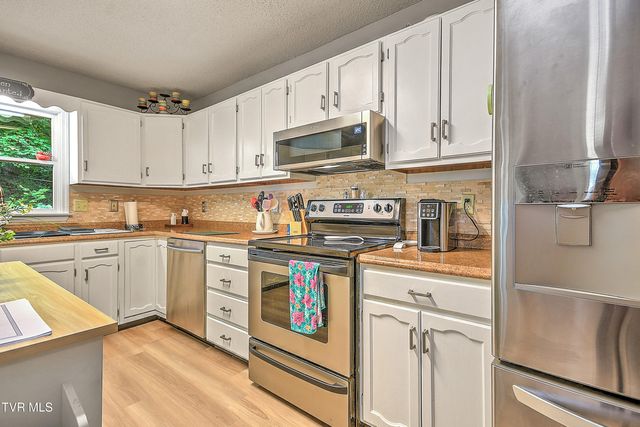 1020 Cox Trail Place, Kingsport, TN 37660