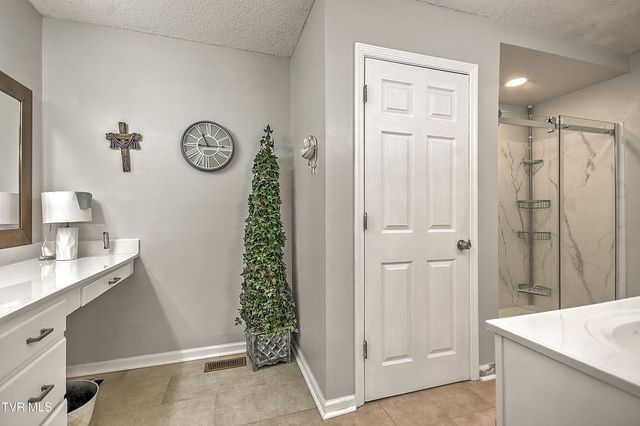 1020 Cox Trail Place, Kingsport, TN 37660