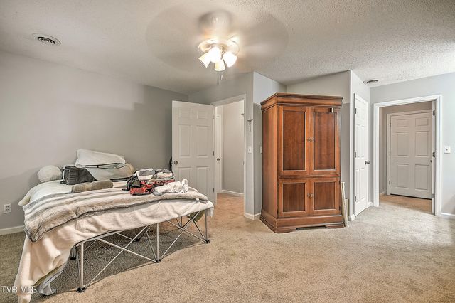 1020 Cox Trail Place, Kingsport, TN 37660