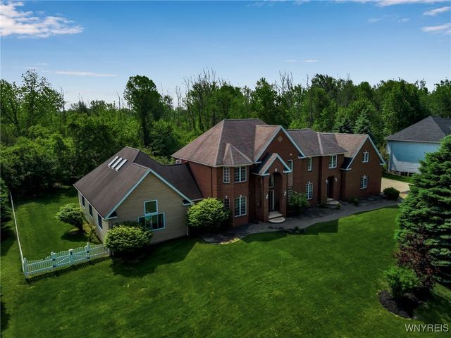 27 Edgewood Drive, Batavia, NY 14020