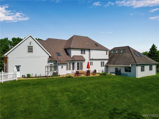 27 Edgewood Drive, Batavia, NY 14020