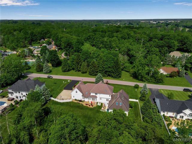 27 Edgewood Drive, Batavia, NY 14020