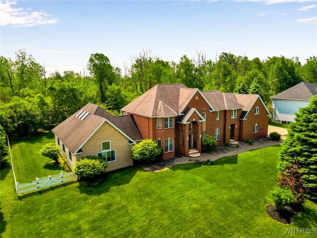 27 Edgewood Drive, Batavia, NY 14020