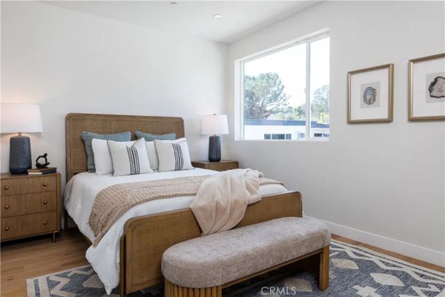 2822 Rowena, Silver Lake, CA 90039