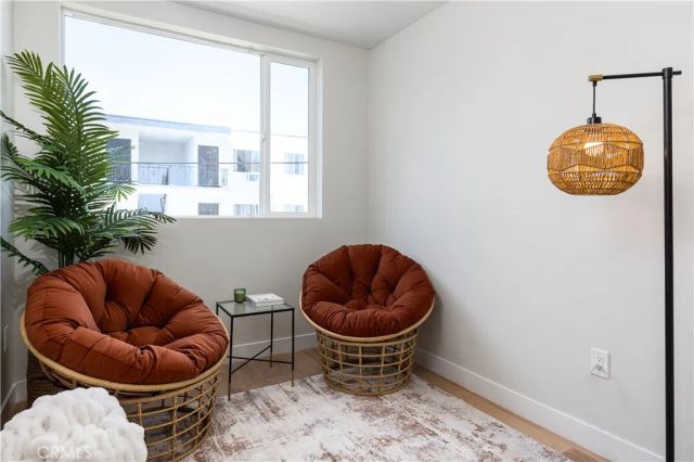 2822 Rowena, Silver Lake, CA 90039