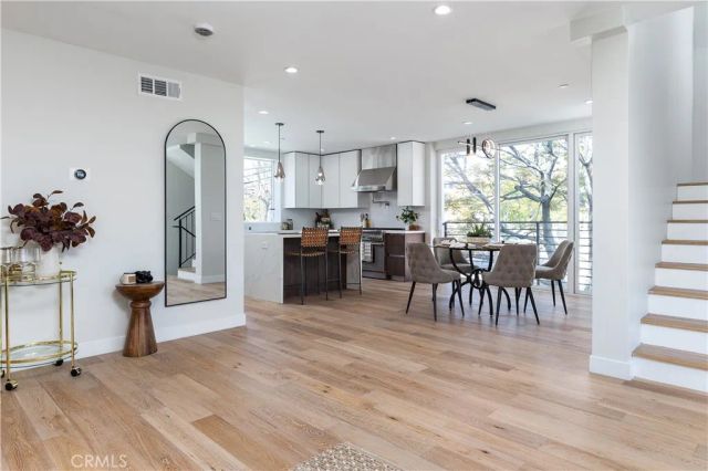 2822 Rowena, Silver Lake, CA 90039