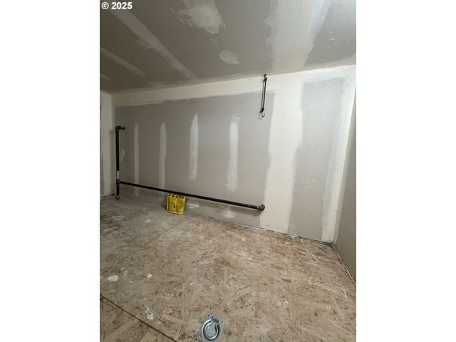 1584 Nw AVERY St, Roseburg, OR 97471