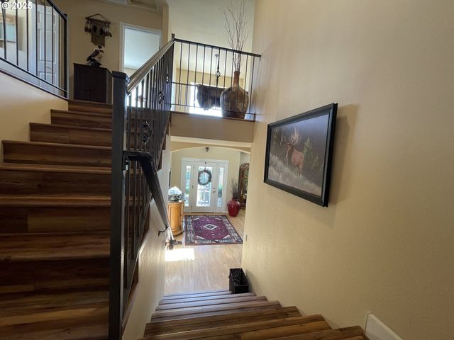 1584 Nw AVERY St, Roseburg, OR 97471