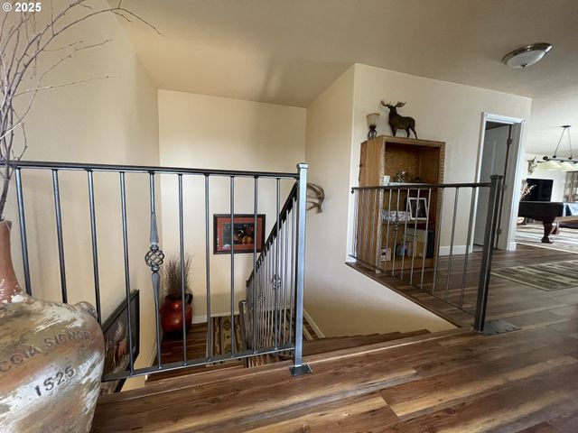 1584 Nw AVERY St, Roseburg, OR 97471