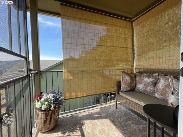 1584 Nw AVERY St, Roseburg, OR 97471