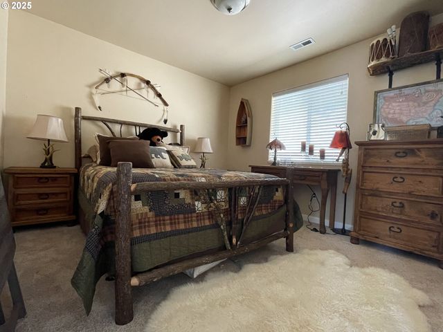 1584 Nw AVERY St, Roseburg, OR 97471