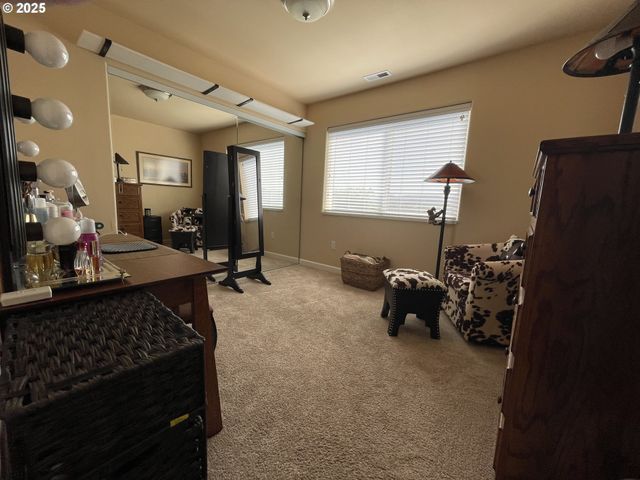 1584 Nw AVERY St, Roseburg, OR 97471