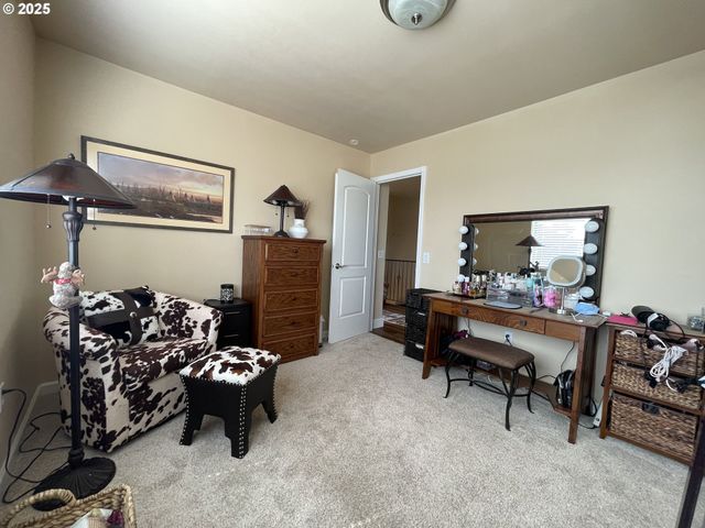 1584 Nw AVERY St, Roseburg, OR 97471