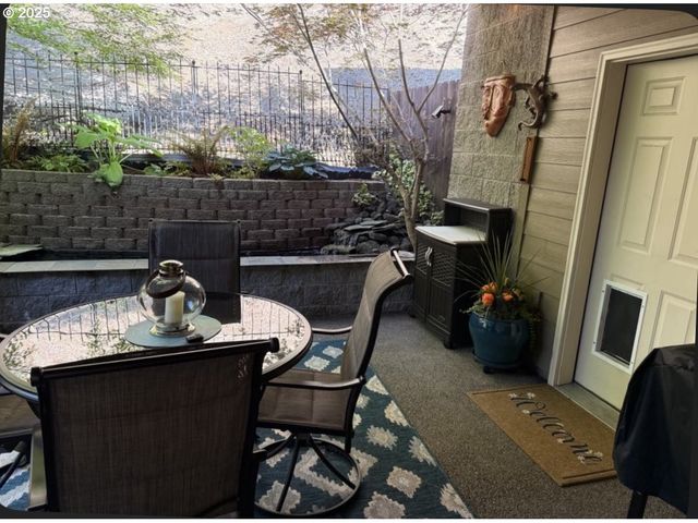 1584 Nw AVERY St, Roseburg, OR 97471