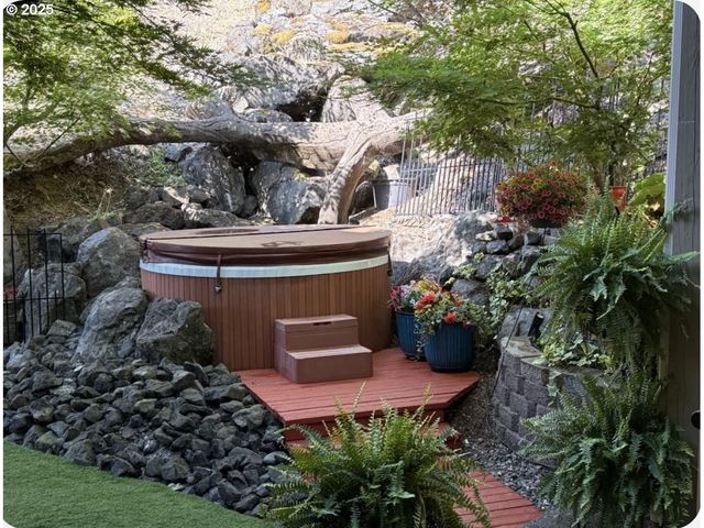 1584 Nw AVERY St, Roseburg, OR 97471